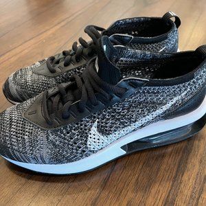 WOMEN'S AIR MAX FLYKNIT RACER - BLACK/WHITE - Size 7